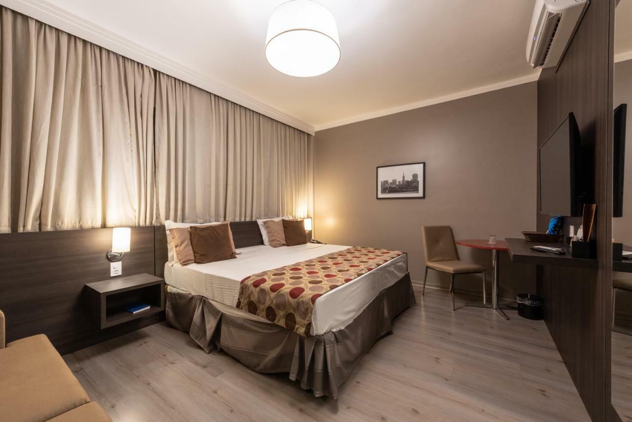 Deluxe King Suite,649658181:JPEG